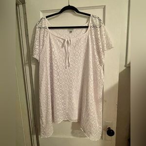 SALE 2/25, 3/30, 4/35! Avenue white crochet lined top (except sleeves) sz 26/28W
